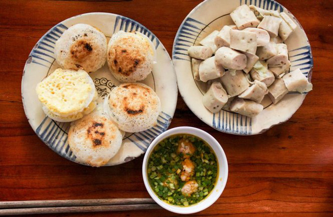  A serving of banh can. Photo: Huyen Tran / Tuoi Tre