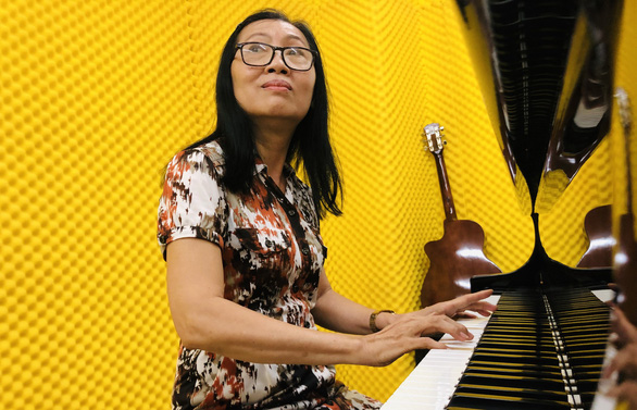Dao Thi Thu practices piano at Van Hien University in Ho Chi Minh City. Photo: M. G. / Tuoi Tre