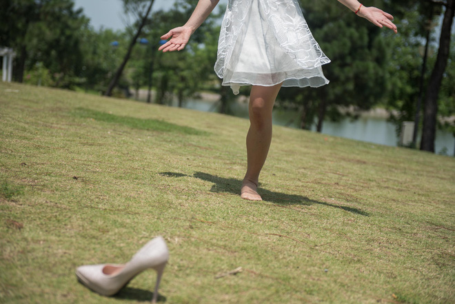  Be Thi Bang is never shy of dancing. Photo: H. T. Tung / Tuoi Tre