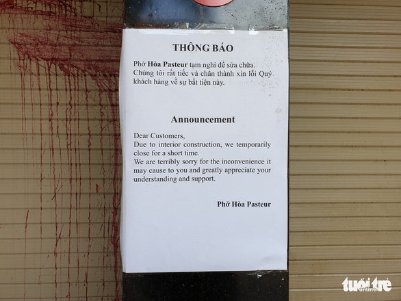 An announcement posted to the gate on Pho Hoa Pasteur restaurant in Ho Chi Minh City on August 1, 2019. Photo: Minh Hoa / Tuoi Tre