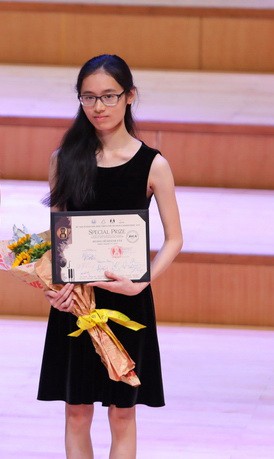 Vietnam's Hoang Ho Khanh Van is pictured as she receives her prize at the Vietnam International Music Competition for Violin and Chamber Music in Hanoi. Photo: Hoa Nguyen