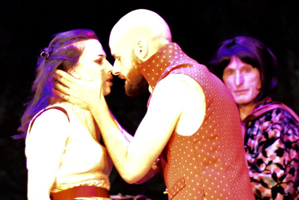 A scene from Kim Van Kieu performance in Paris in June 2017. Photo: Institut Français de Hanoï