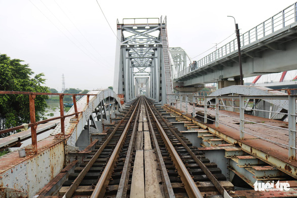 The new Binh Loi Railway Bridge is much higher than the old structure. Photo: Ngoc Phuong / Tuoi Tre