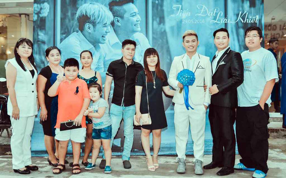 Dat and Khiet smile in happiness on their wedding day with the participation of friends and colleagues. Photo: Supplied