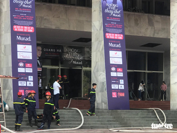 Roll-up banners with information about the live show of Quang Ha are seen in front of the Hanoi Cultural Palace on September 28, 2019. Photo: Danh Trong / Tuoi Tre
