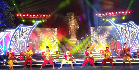 Dancers perform a Chhay-dam drum dance, an intangible cultural heritage of Vietnam, at the opening ceremony of the Tay Ninh Day in Hanoi on September 27, 2019. Photo: Thien Dieu / Tuoi Tre