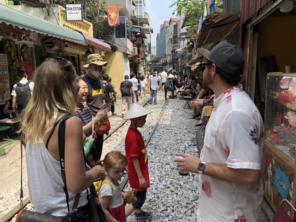 People visit the famous railway track in Hanoi before the area was blocked in an attempt of local authorities to ensure public and traffic safety. Photo: Q.TH/ Tuoi Tre