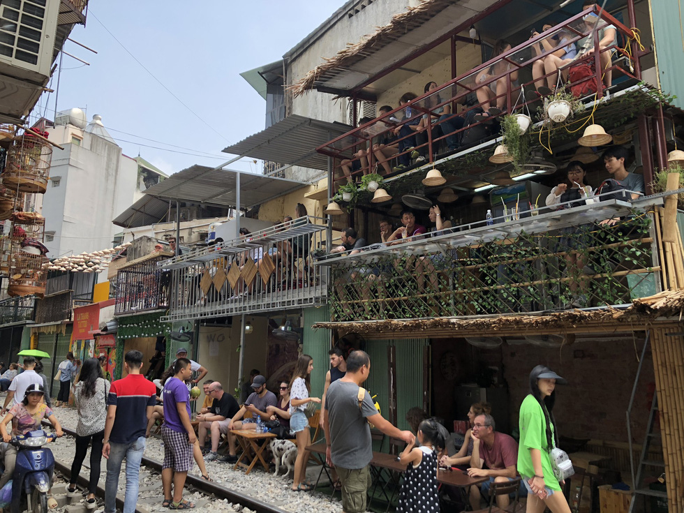 People visit the famous railway track in Hanoi before the area was blocked in an attempt of local authorities to ensure public and traffic safety. Photo: Q.TH/ Tuoi Tre