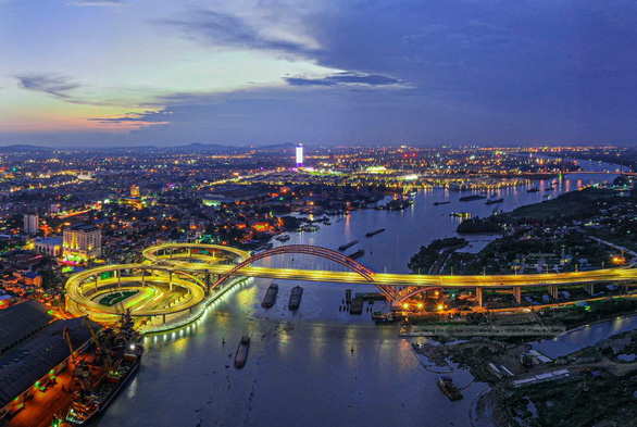 The Hoang Van Thu Bridge in Hai Phong City looks like the wings of a seabird from a bird’s eye view. Photo: Nguyen Duc Nghia