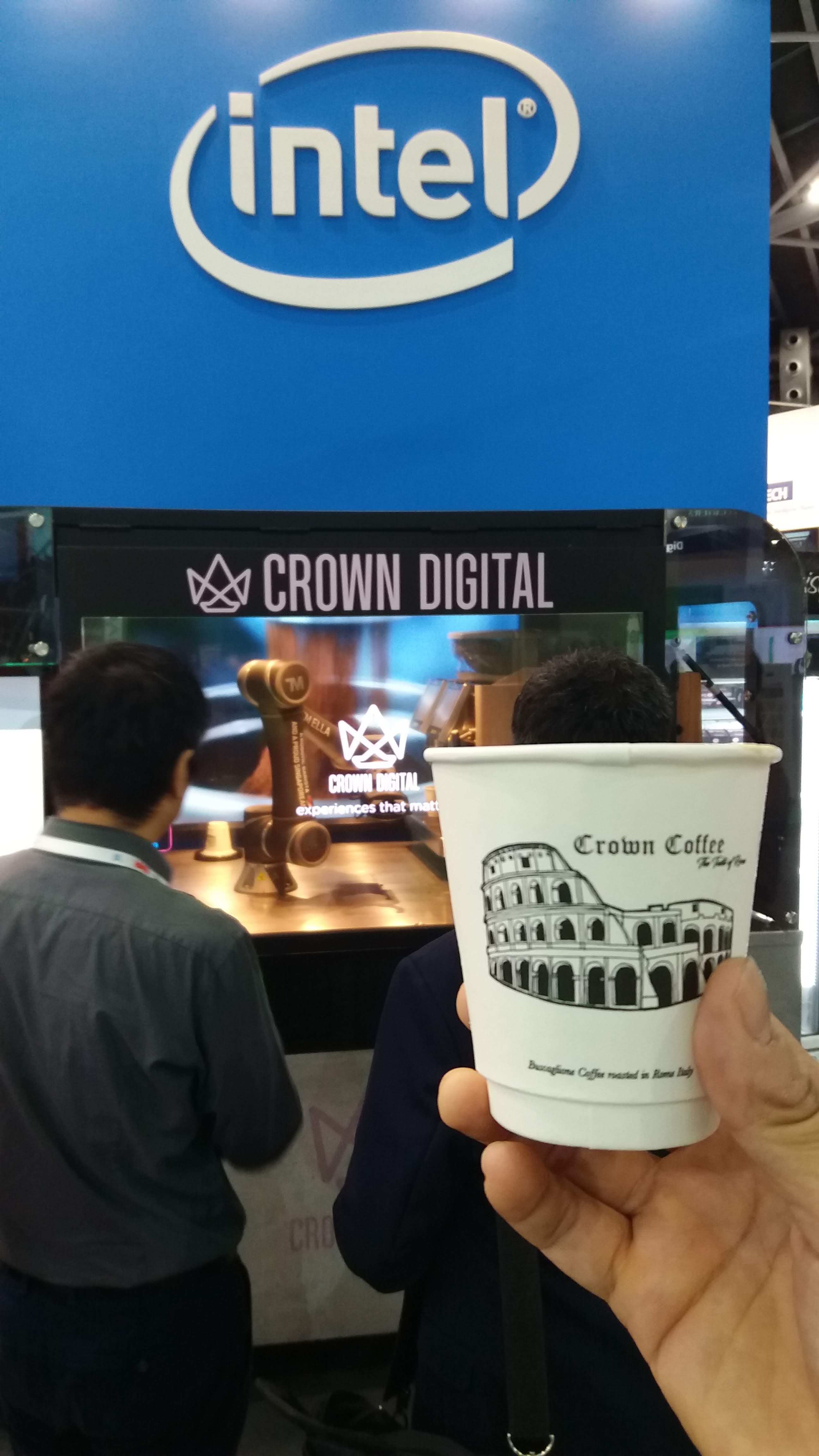  A cup of coffee made by Ella. Photo: Viet Toan / Tuoi Tre News