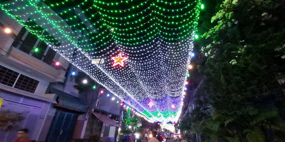 Christmas lights adorn a street in Tan Phu District. Photo: V.N.A / Tuoi Tre