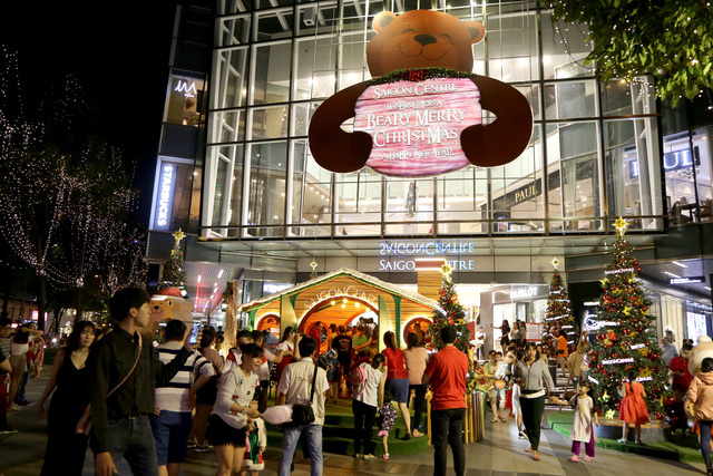 People take photos in front of the Saigon Center. Photo: Phuong Nam / Tuoi Tre