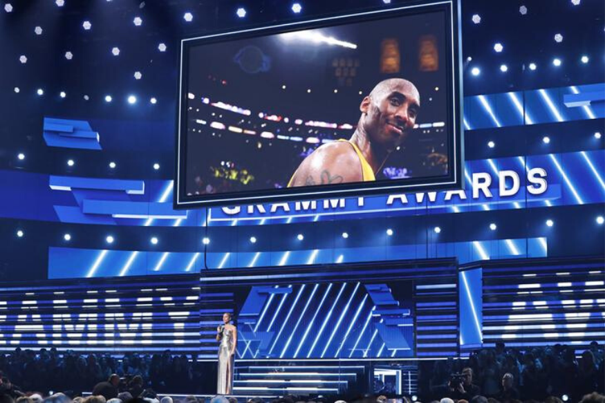Show host Alicia Keys speaks about the passing of NBA basketball player Kobe Bryant (seen on large screen) at the 62nd Grammy Awards in Los Angeles, California, U.S. on January 26, 2020. Photo: Reuters