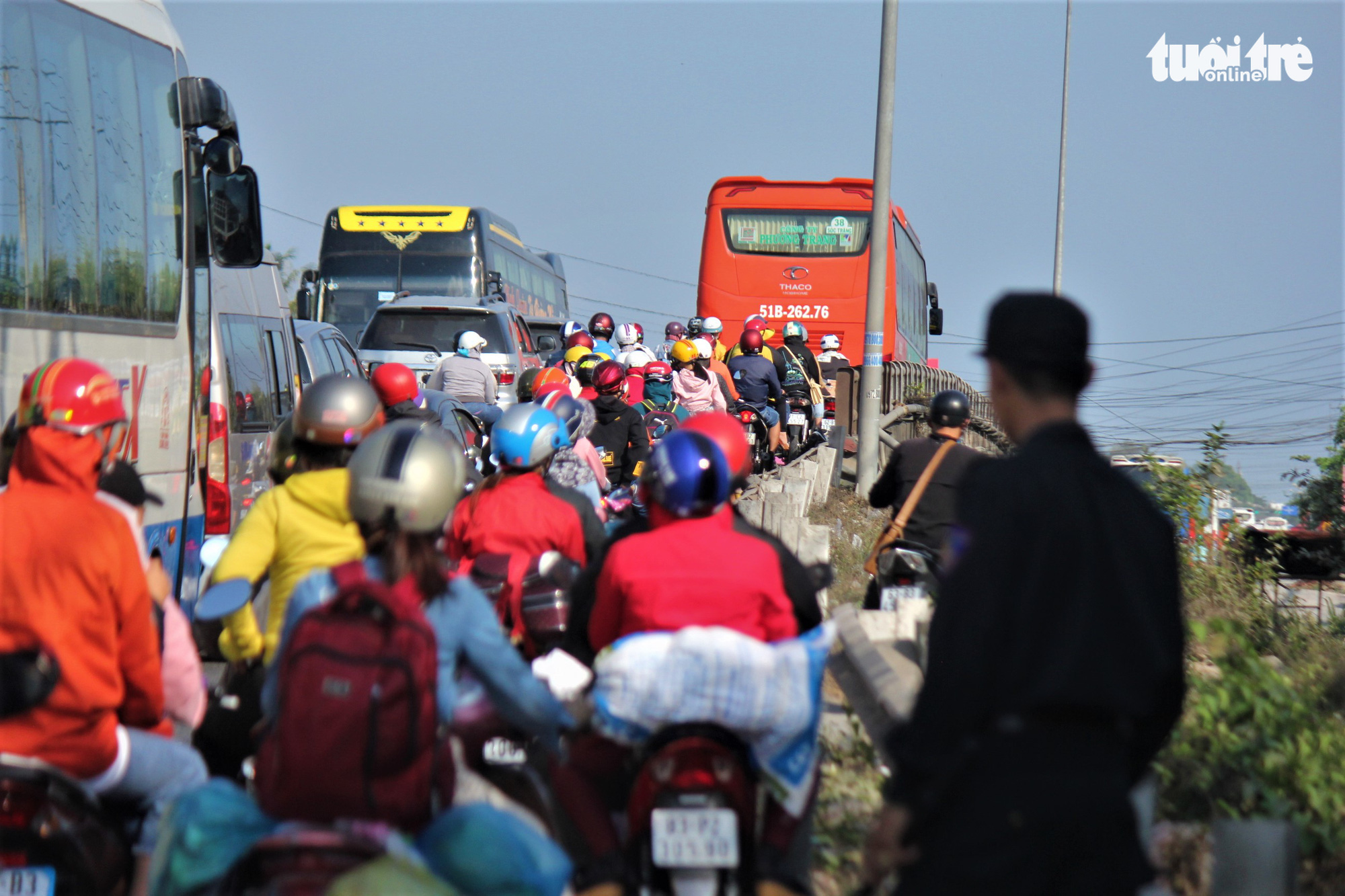 A traffic jam on Ruou Bridge in Tien Giang Province in Vietnam’s Mekong Delta on January 29, 2020. Photo: Mau Truong / Tuoi Tre