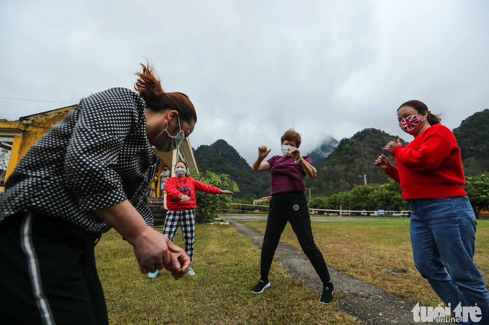 Women in quarantine for the novel coronavirus dance to music at the Military School of Lao Cai Province in northern Vietnam. Photo: Nguyen Khanh / Tuoi Tre