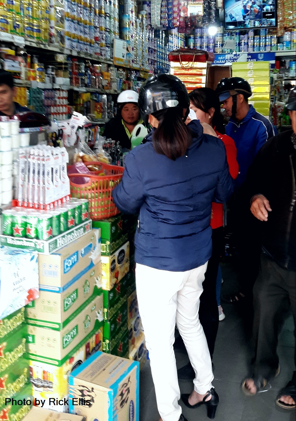 A wholesale store in Da Lat City, Lam Dong Province, Vietnam. Photo: Rick Ellis / Tuoi Tre News