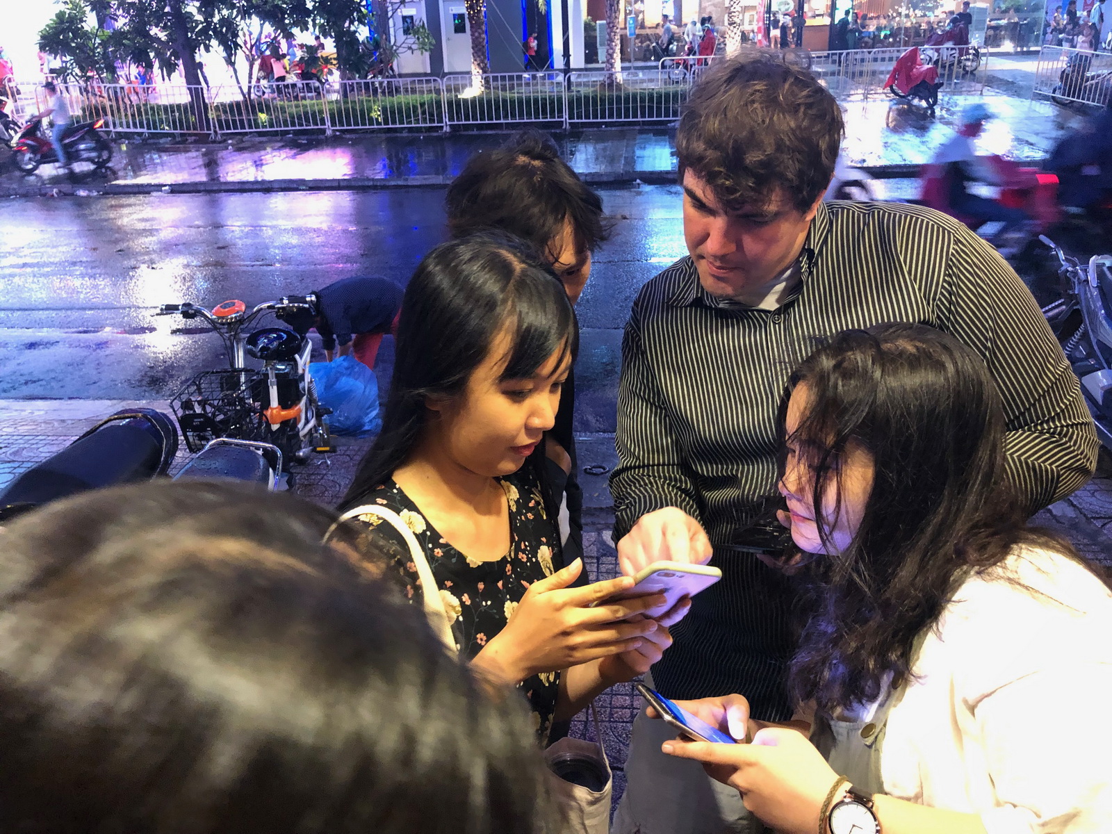 American stand-up comedian Ben Betterby is surrounded by young fans after a performance at a coffee shop in Ho Chi Minh City, Vietnam. Photo: Hong Van / Tuoi Tre News