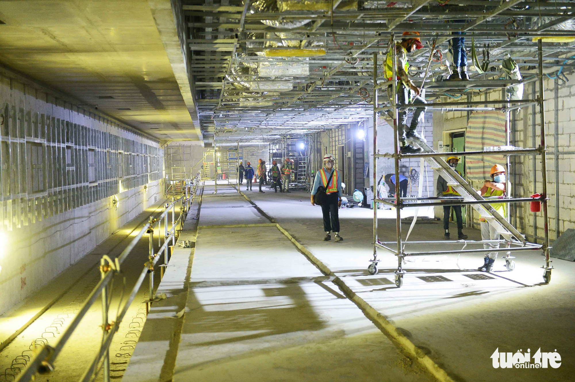 Construction workers work on floor B2 of the Municipal Theater Terminal of Ho Chi Minh City’s metro line No. 1 project in District 1. Photo: Quang Dinh / Tuoi Tre