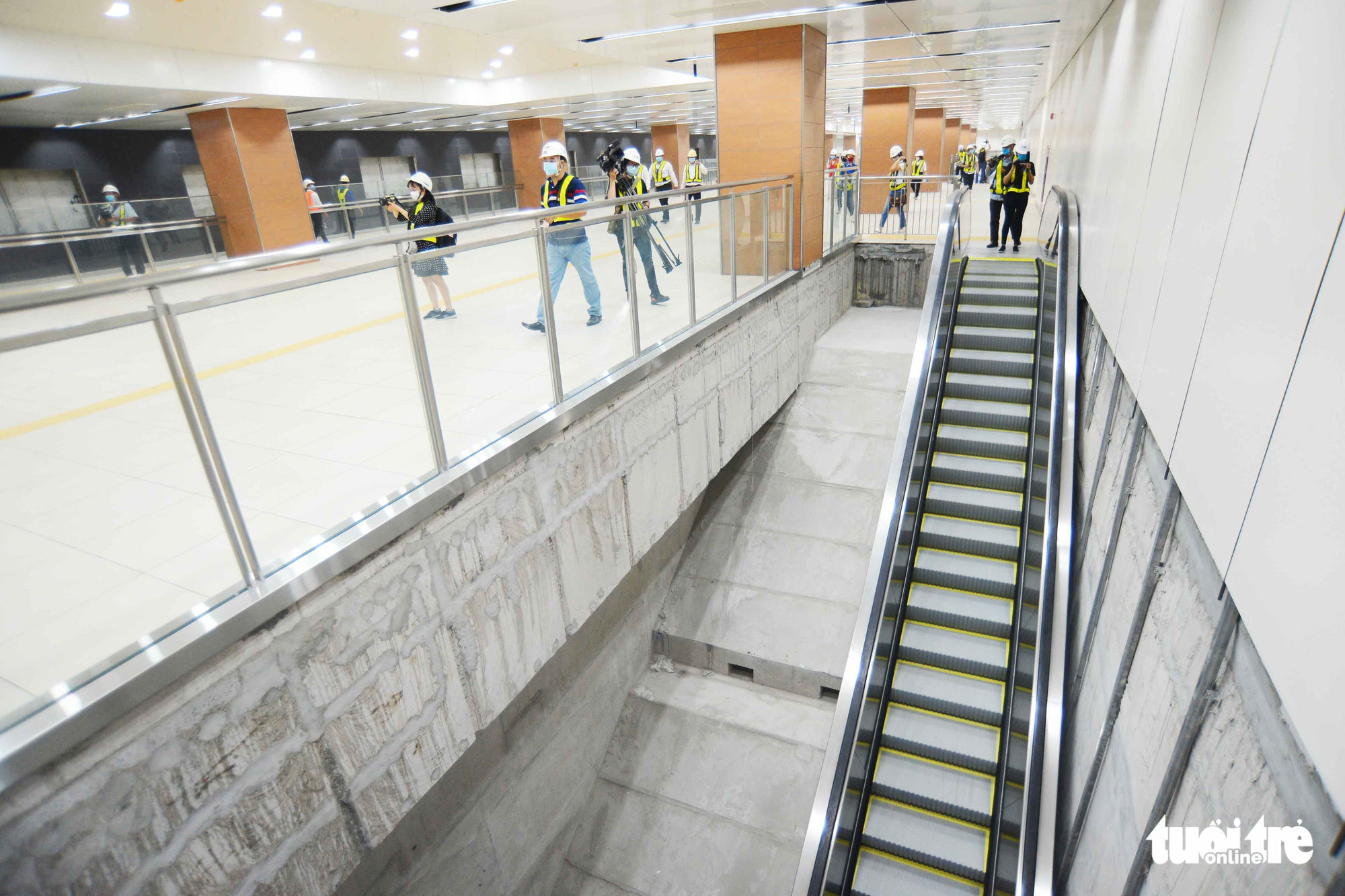 Construction workers finalize floor B1 of the Municipal Theater Terminal of Ho Chi Minh City’s metro line No. 1 project in District 1. Photo: Quang Dinh / Tuoi Tre