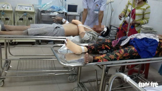 Injured victims are brought to the hospital for emergency treatment in Dong Nai Province, Vietnam on May 14, 2020. Photo: Son Dinh / Tuoi Tre