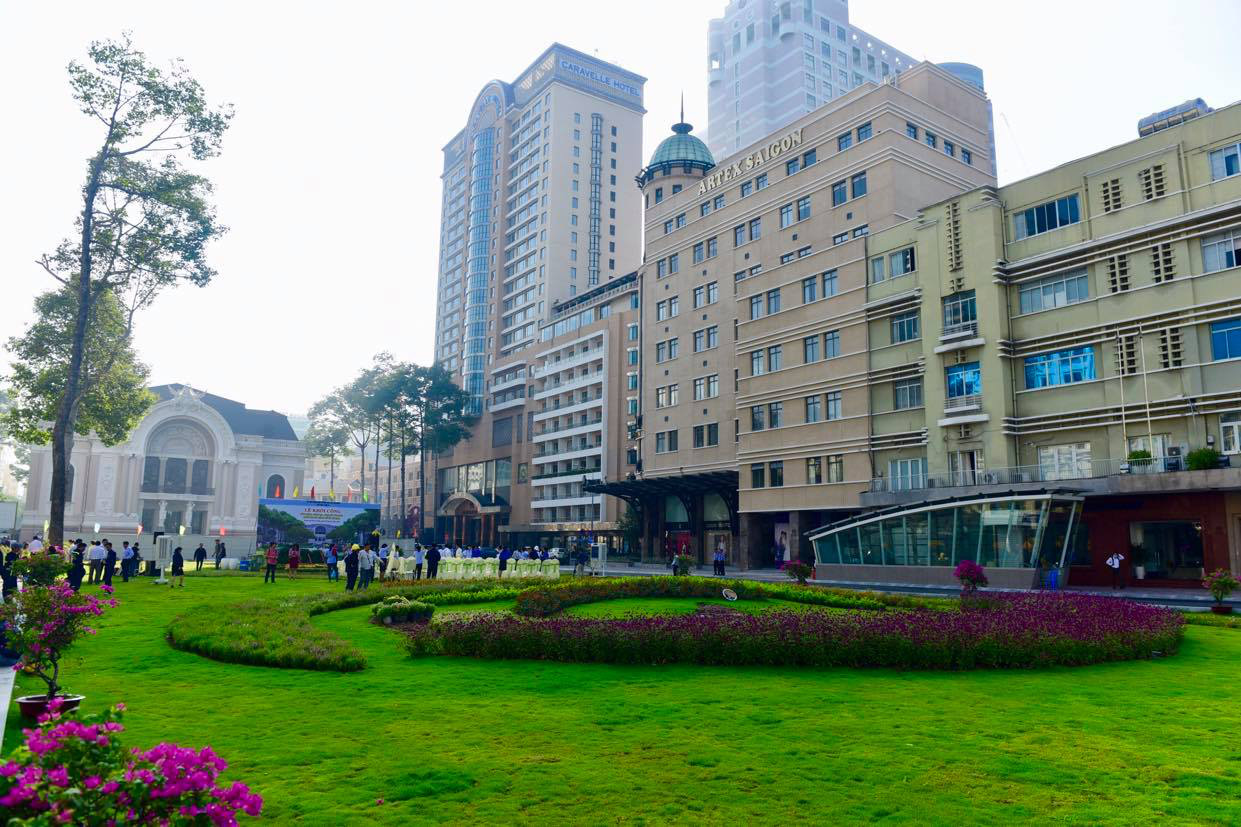 A temporary park is established in front of the Municipal Theater in District 1, Ho Chi Minh City after fences were removed from the area in April 2020 following a six-year construction of an underground terminal of the city’s first metro line. Photo taken on June 5, 2020. Photo: Quang Dinh / Tuoi Tre