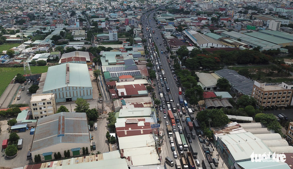 An aerial view of a congestion caused by a serial traffic accident on National Highway 1 in District 12, Ho Chi Minh City, June 6, 2020. Photo: Ngoc Khai / Tuoi Tre