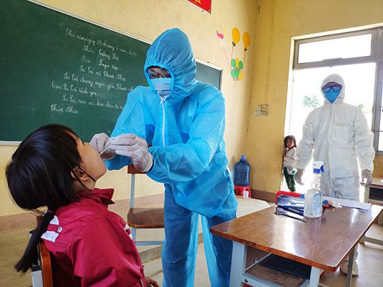 A young girl is being tested for diphtheria in Vietnam’s Central Highlands. Photo: Van Tien / Tuoi Tre