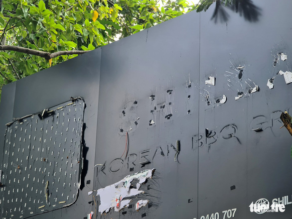 A Korean BBQ restaurant is shut down on one of the ‘Korean Streets’ in Tan Phong Ward, District, Ho Chi Minh City, July 19, 2020. Photo: Ngoc Hien / Tuoi Tre