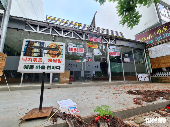 A restaurant is shut on one of the ‘Korean Streets’ in Tan Phong Ward, District, Ho Chi Minh City, July 19, 2020. Photo: Ngoc Hien / Tuoi Tre
