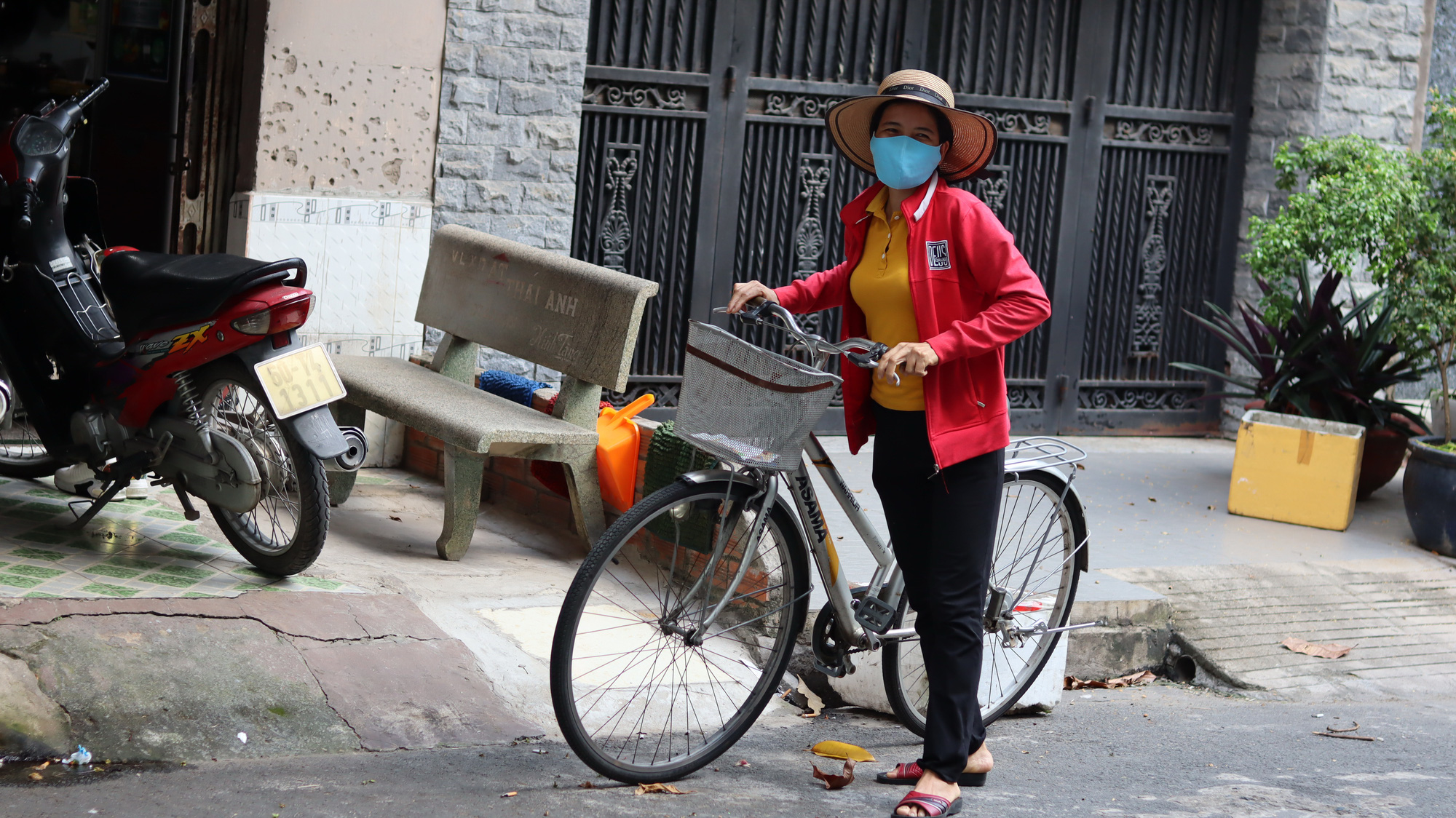 Mai, an hourly housekeeper in Tan Phu District, Ho Chi Minh City, struggles to find work during the novel coronavirus disease (COVID-19) pandemic. Photo: Le Van / Tuoi Tre