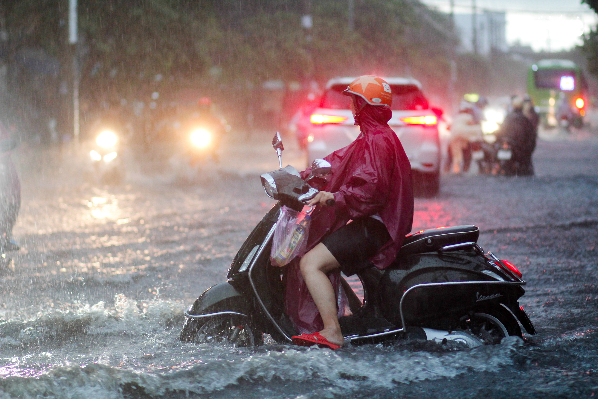 Commuters travel on a flooded street after heavy rain in Ho Chi Minh City, Vietnam September 6, 2020. Photo: Chau Tuan / Tuoi Tre
