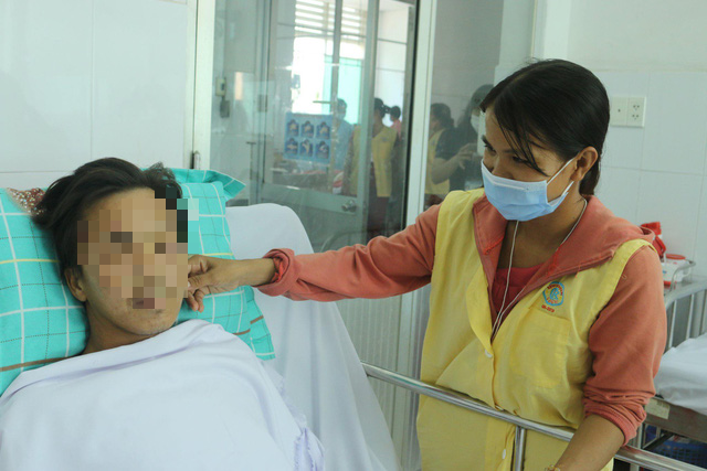 Bui Thi Ngoc Tuoi (right) is seen taking care of her husband Phan Van Tam in this photo supplied by Cho Ray Hospital.