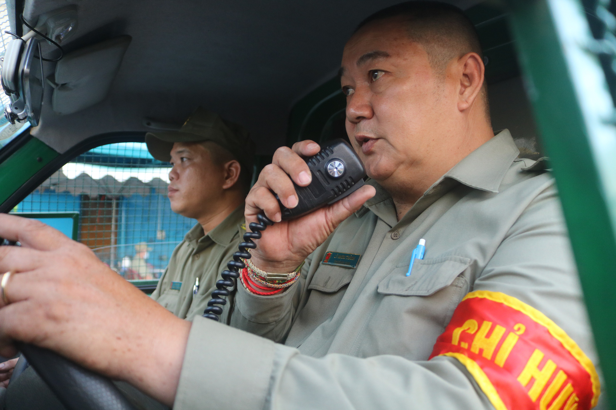 Ly Nhon Thanh speaks on a walkie-talkie on a fire bike modified from a three-wheeled motorbike. Photo: Thu Hien / Tuoi Tre