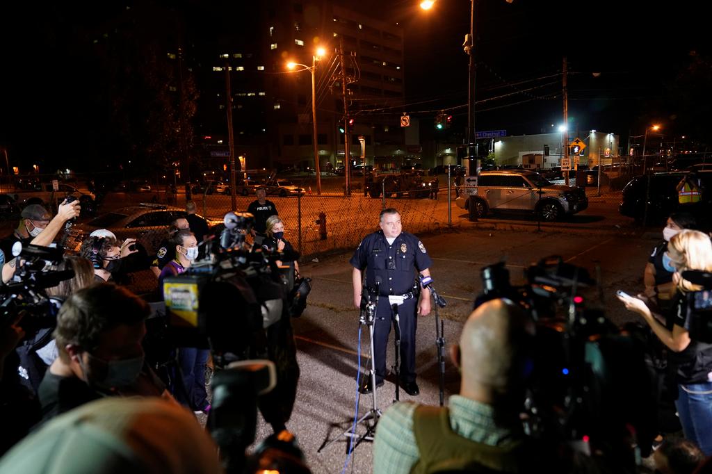 Louisville Metro Police Department interim police chief Robert Schroeder speaks to media as he confirms two officers have been shot, after protesters clashed with police after a grand jury considering the March killing of Breonna Taylor, a Black medical worker, in her home in Louisville, Kentucky, voted to indict one of three white police officers for wanton endangerment, in Louisville, Kentucky, U.S. September 23, 2020. Photo: Reuters