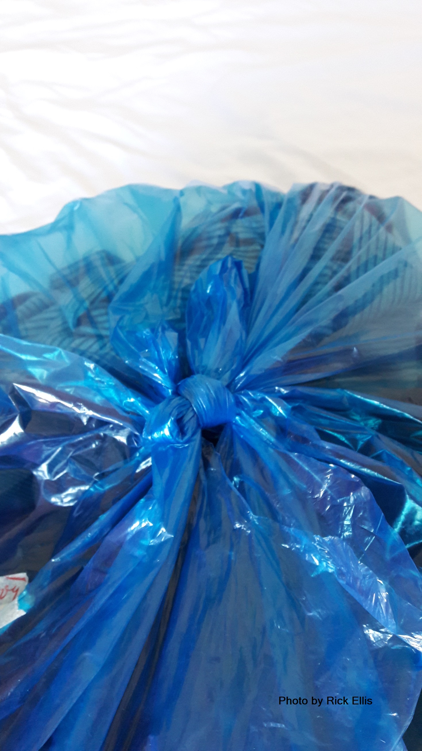 Slip knot on laundry bag