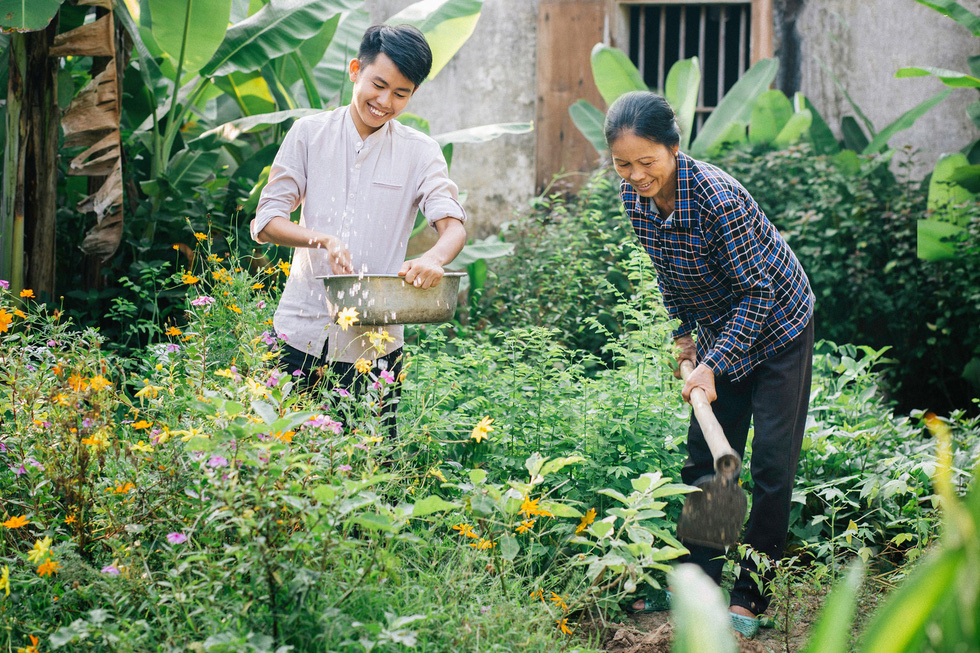 A scene from a video on the YouTube channel ‘Am Thuc Me Lam’