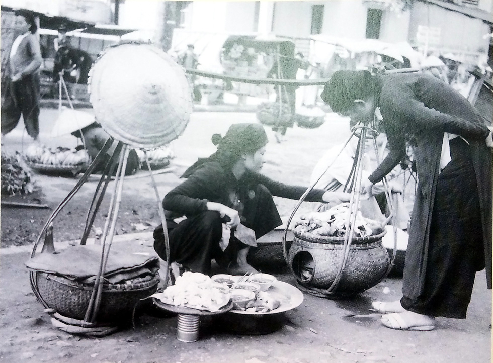 A photo features a peddler selling 'tiet canh long lon' (blood pudding), a popular local dish, on a street in Hanoi, Vietnam.