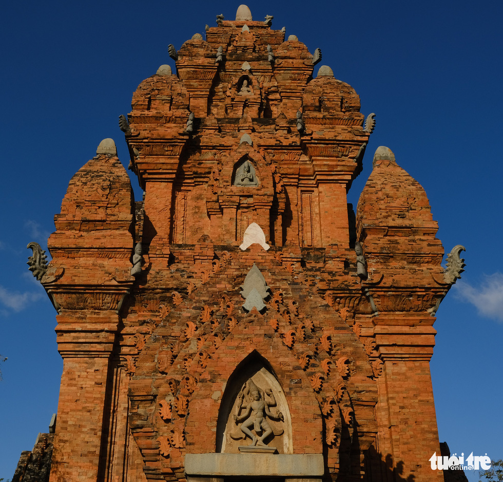 One tower in the complex of the three Po Klong Garai temples is decorated with elegant statues. Photo: Tan Luc / Tuoi Tre