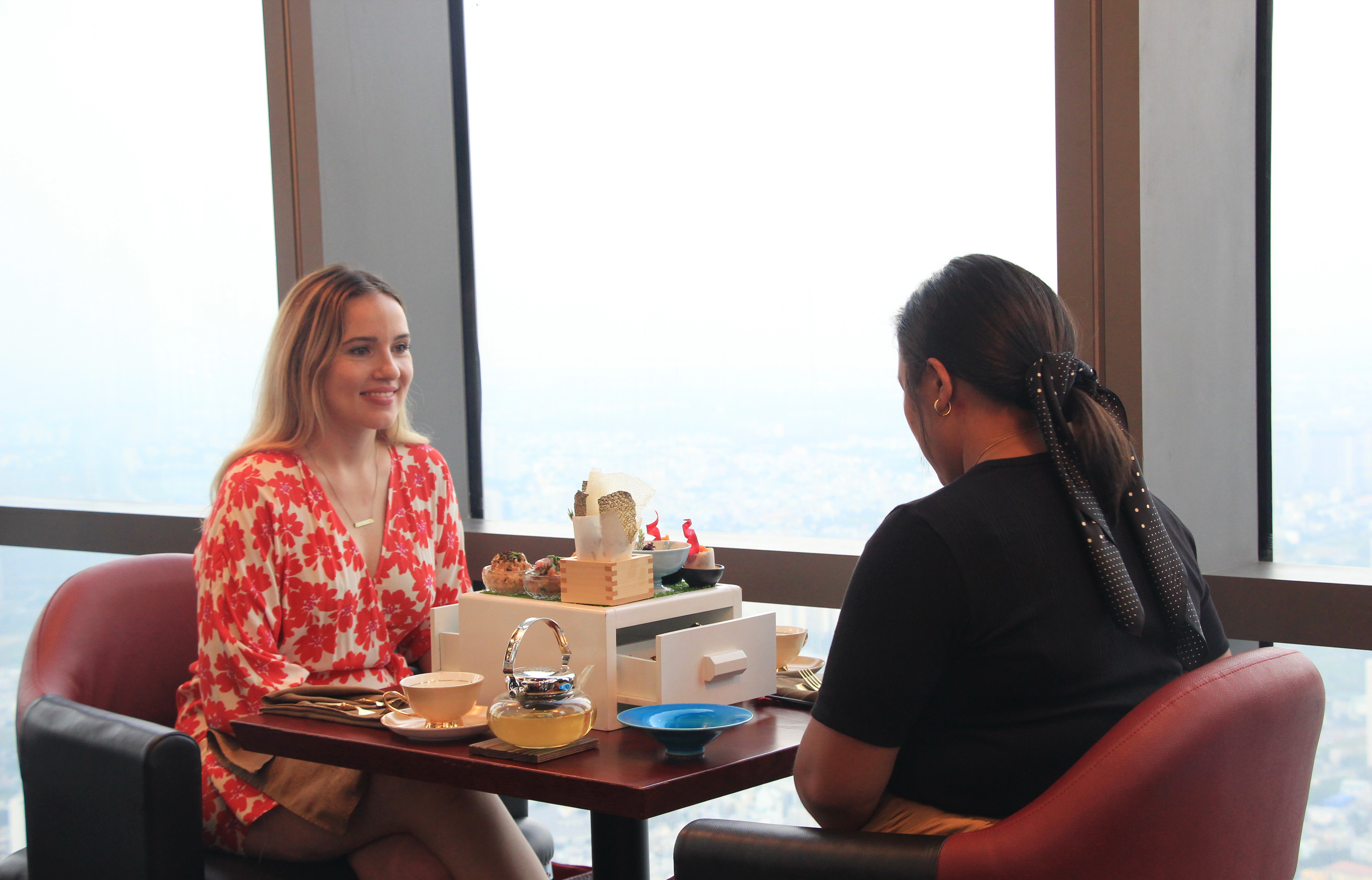  Canadian travel blogger Alyshia Turchyn talks with her friend Sam while enjoying the High Tea in the Sky afternoon tea set at Miwaku Premium Restaurant on the 80th floor at the 81-story Landmark 81 in Ho Chi Minh City's Binh Thanh District on October 22, 2020. Photo: Dong Nguyen/ Tuoi Tre News