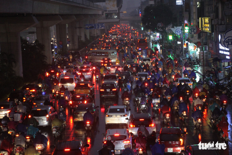Busy traffic is seen on Hanoi’s Nguyen Trai Street. Photo: H.Q / Tuoi Tre