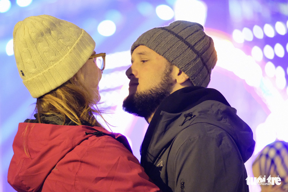 A couple is pictured in Sa Pa Town, Lao Cai Province, Vietnam, December 31, 2020. Photo: Nam Tran / Tuoi Tre