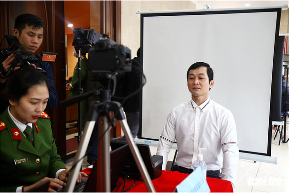 Hanoi police take headshots of a resident for the issuance of chip-based ID cards, December 31, 2020. Photo: Danh Trong / Tuoi Tre
