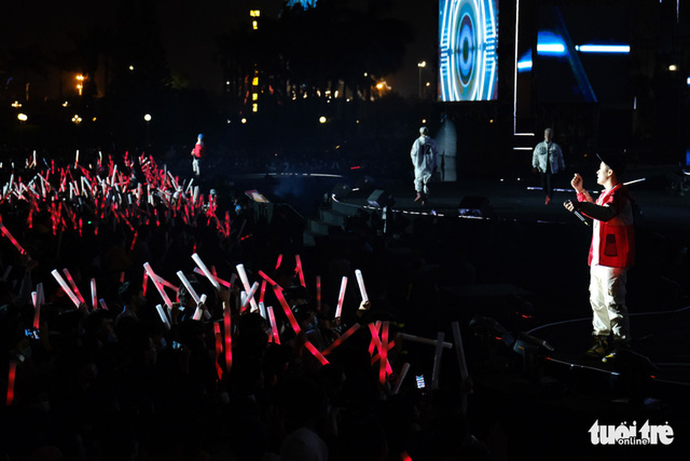 A countdown party show at September 2 Square in Da Nang City, December 31, 2020. Photo: Tan Luc / Tuoi Tre