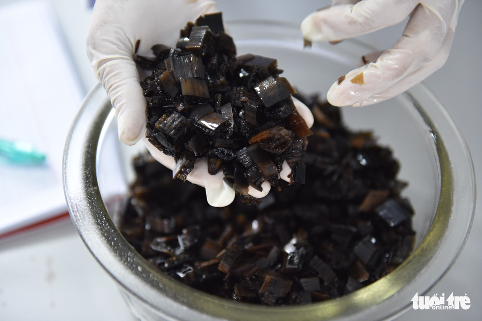 The banana pseudostem – the part of the banana plant that looks like a trunk – is cubed for easier processing. Photo: Ngoc Phuong / Tuoi Tre