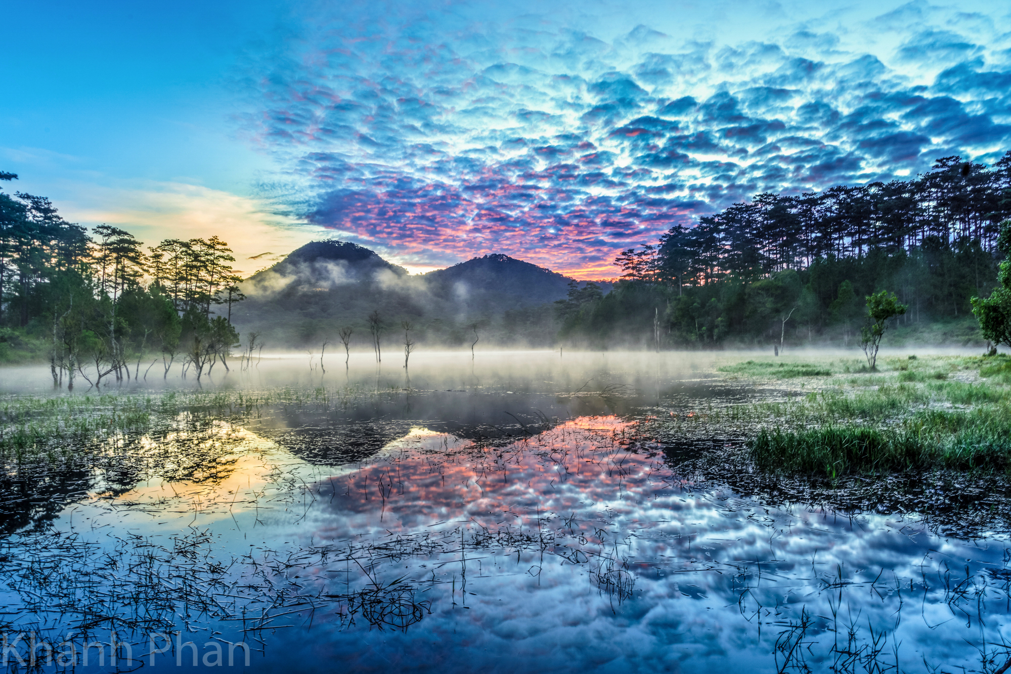 A photo captures morning on Tuyen Lam Lake in the Central Highlands City of Da Lat