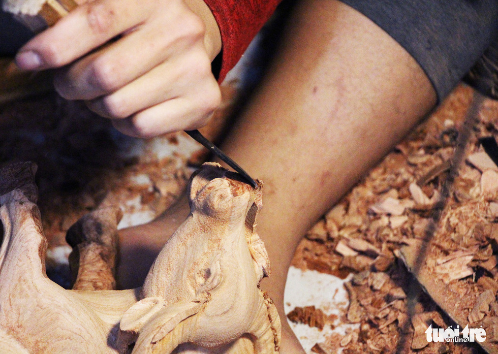 An artisan carves a wooden buffalo at Dinh Quan Village, Tien Phong Commune of Thuong Tin District, Hanoi. Photo: Ha Quan / Tuoi Tre