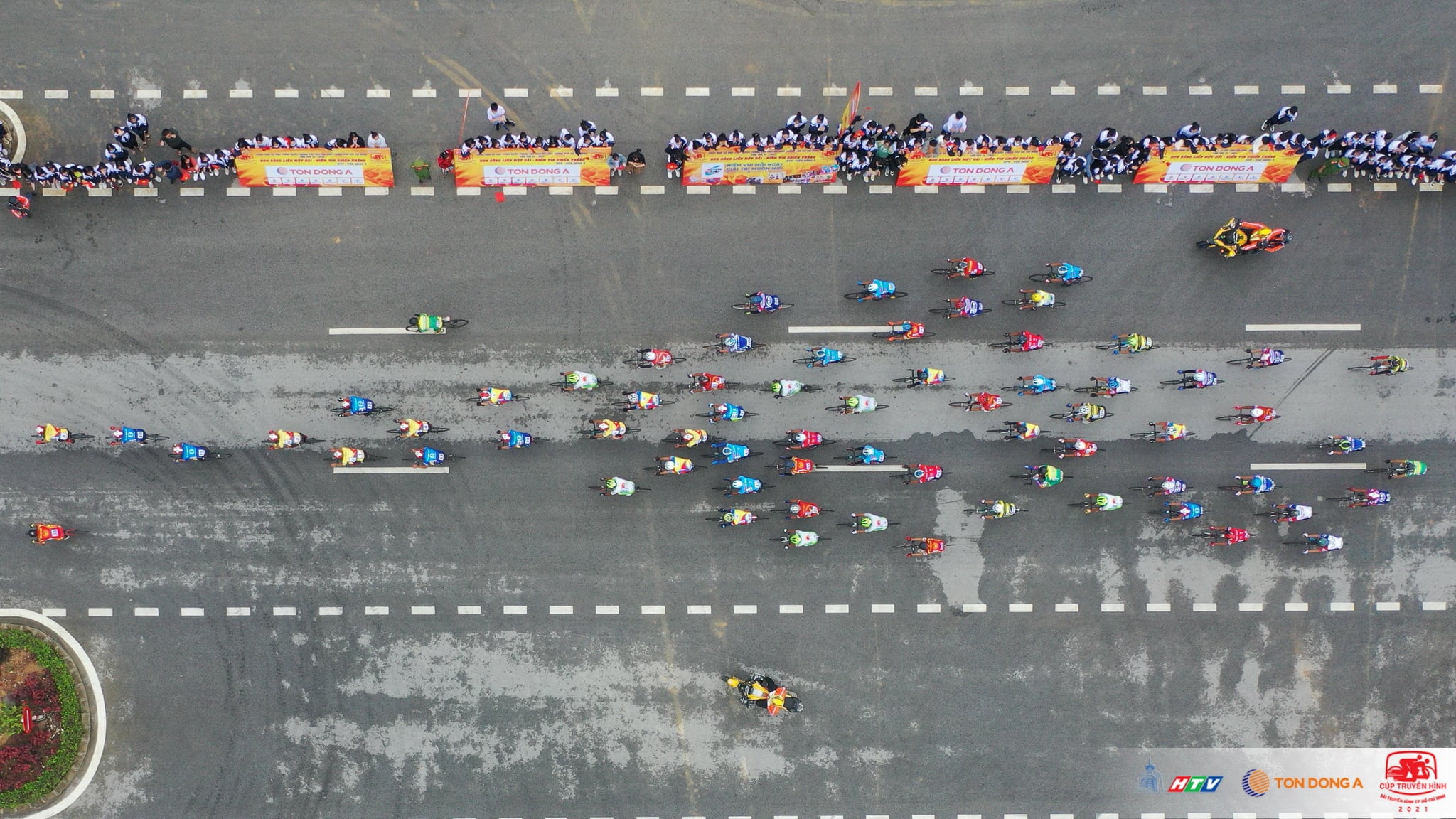 Riders compete in the first stage of the 33rd HTV Cup cycling race in Cao Bang Province, Vietnam, April 6, 2021. Photo: HTV