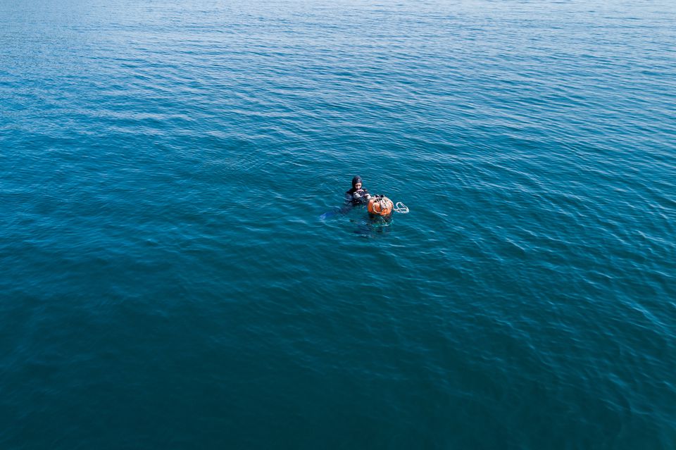 Jin So-hee, 28, a haenyeo, also known as a 'sea woman', works in the sea off Geoje, South Korea, March 30, 2021. Photo: Reuters
