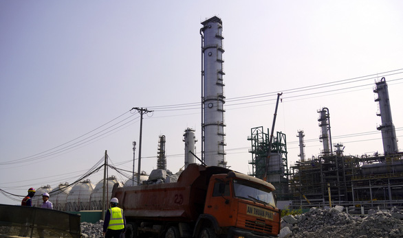 Air separation towers at the LPG storage project in Phu My Town, Ba Ria - Vung Tau Province. Photo: Dong Ha / Tuoi Tre