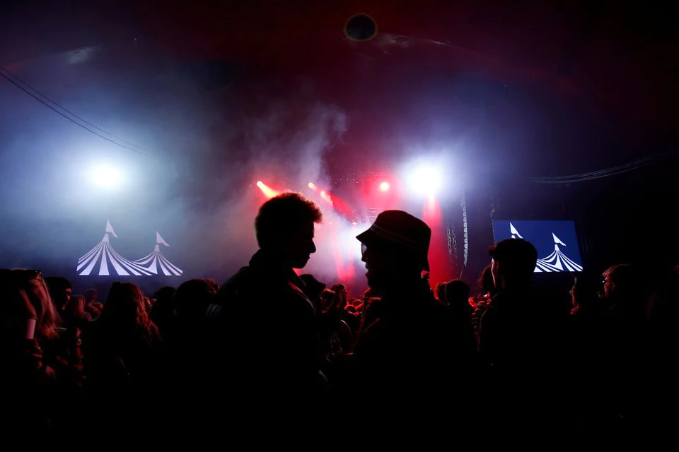 People attend a test music festival as part of a national research program assessing the risk of COVID-19 transmission in Liverpool, Britain May 2, 2021. Photo: Reuters